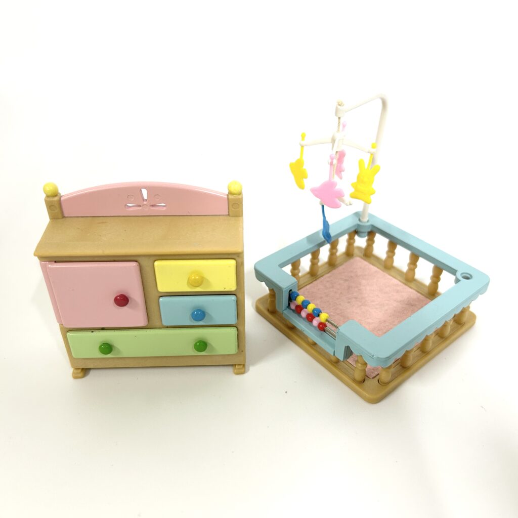 [مستعمل] مجموعة غرفة نوم للأطفال SE-130 Sylvanian Families Calico Critters