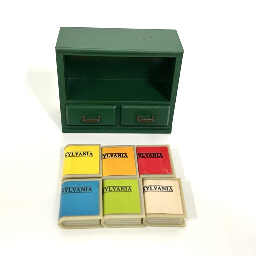 [used] Vintage Green Bookshelf Sylvanian Families Calico Critters