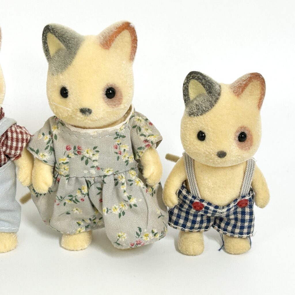 [used] Vintage Whisker Spotted Cat Family Sylvanian Families Calico Critters