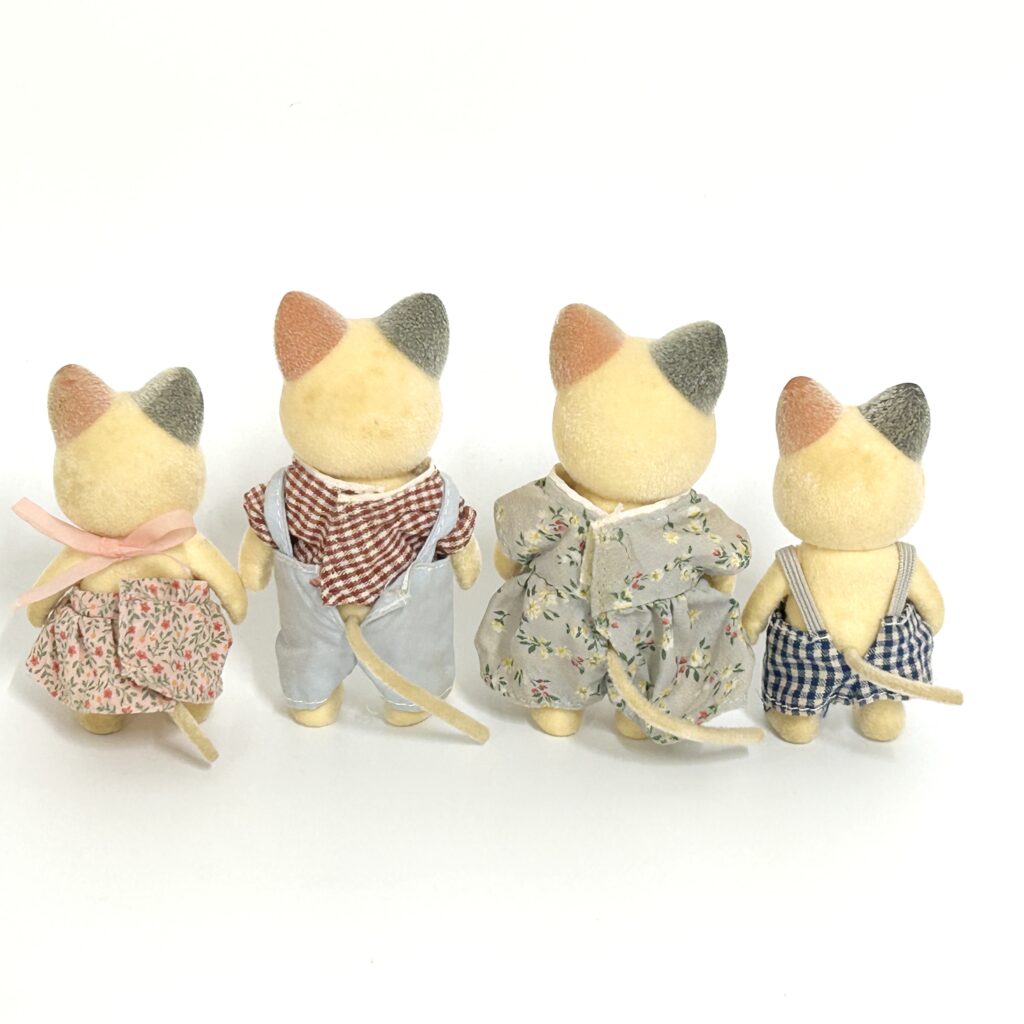 [used] Vintage Whisker Spotted Cat Family Sylvanian Families Calico Critters