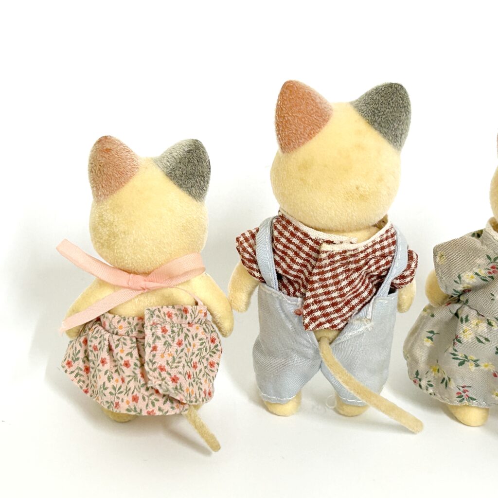 [used] Vintage Whisker Spotted Cat Family Sylvanian Families Calico Critters