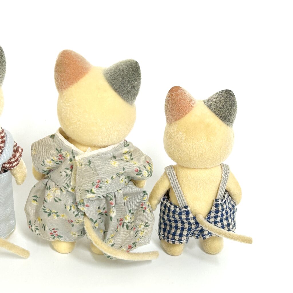 [used] Vintage Whisker Spotted Cat Family Sylvanian Families Calico Critters