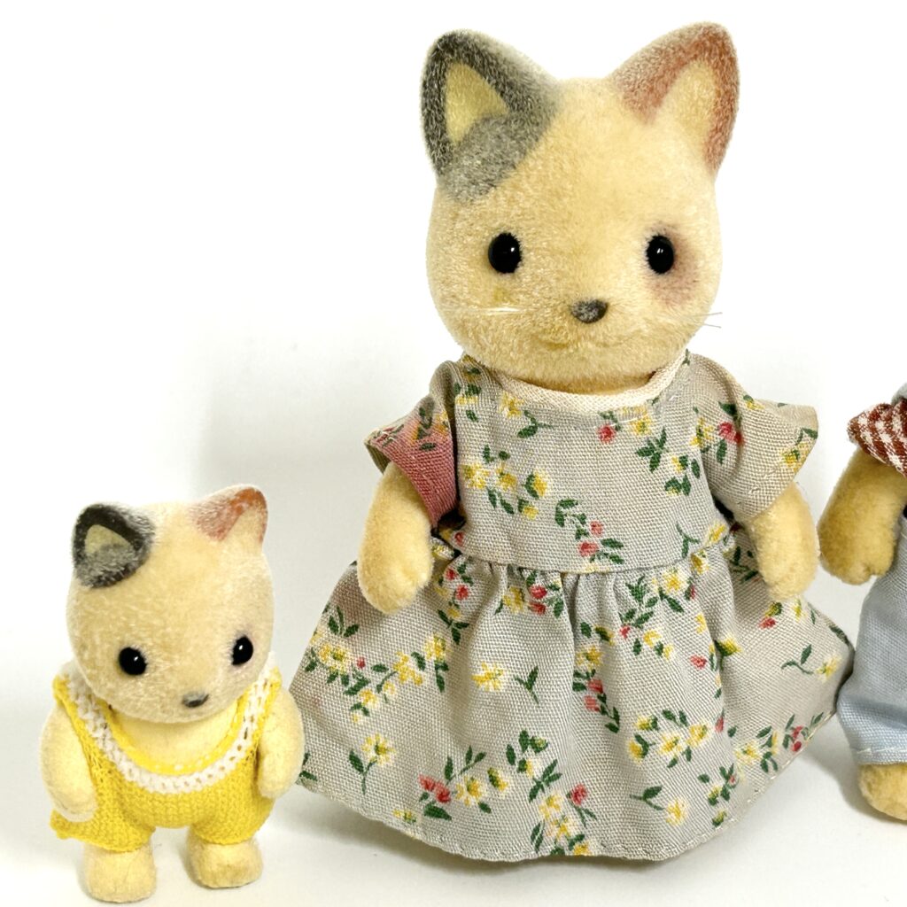 [used] Vintage Whisker Spotted Cat Family Sylvanian Families Calico Critters