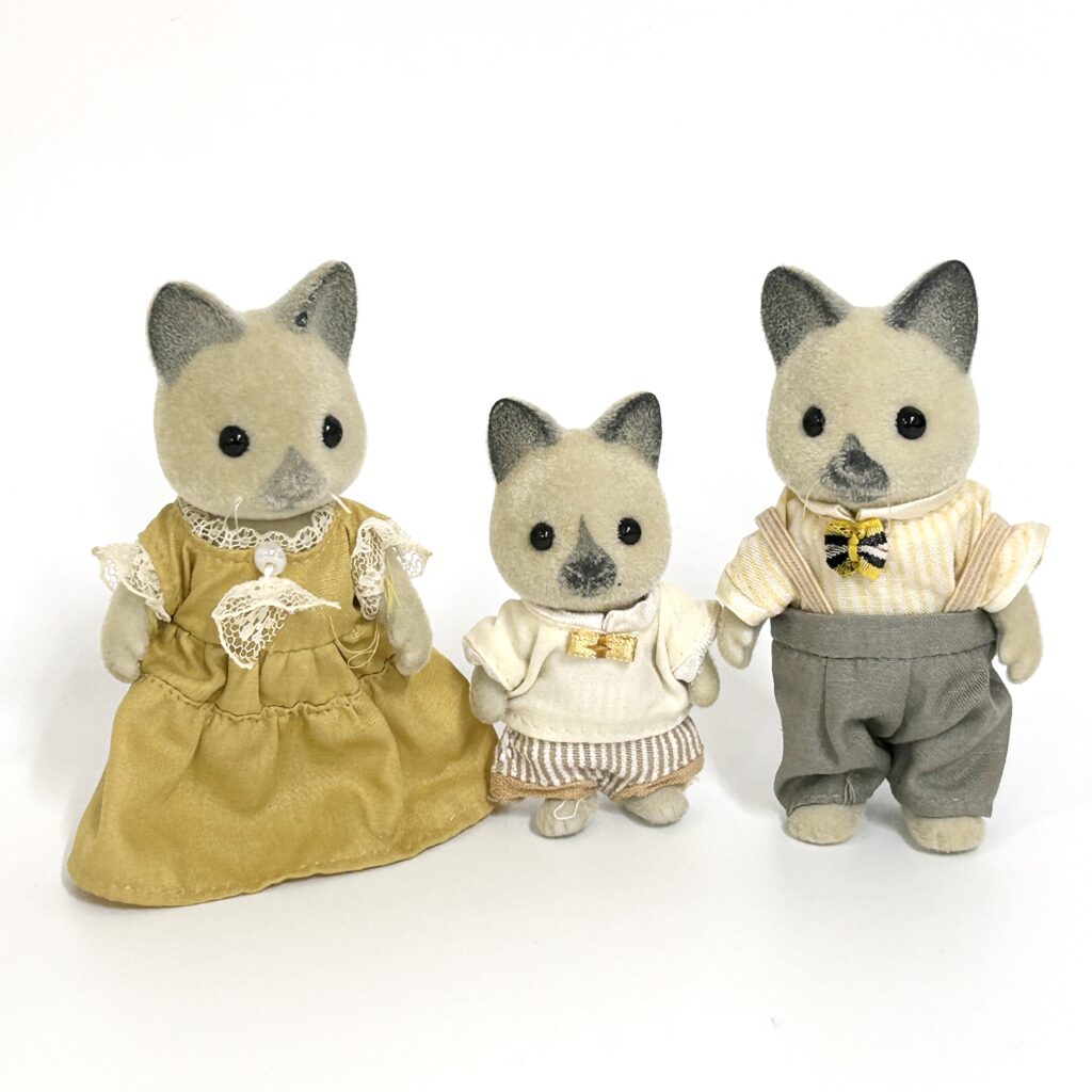 [used] Vintage Urban Life Gray Cat Family Sylvanian Families Calico Critters