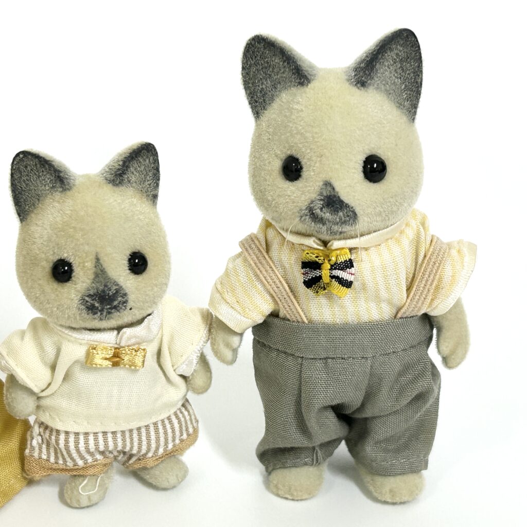 [used] Vintage Urban Life Gray Cat Family Sylvanian Families Calico Critters
