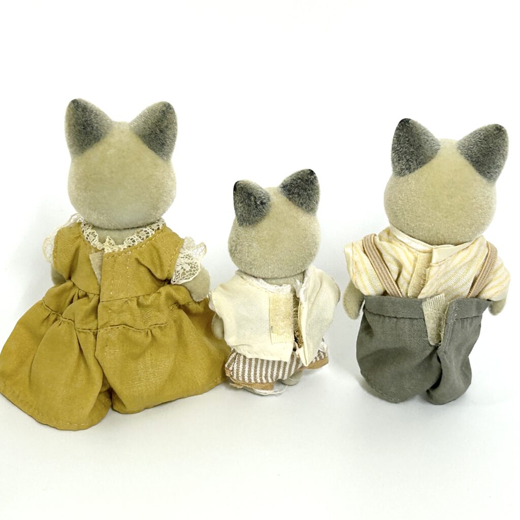 [used] Vintage Urban Life Gray Cat Family Sylvanian Families Calico Critters