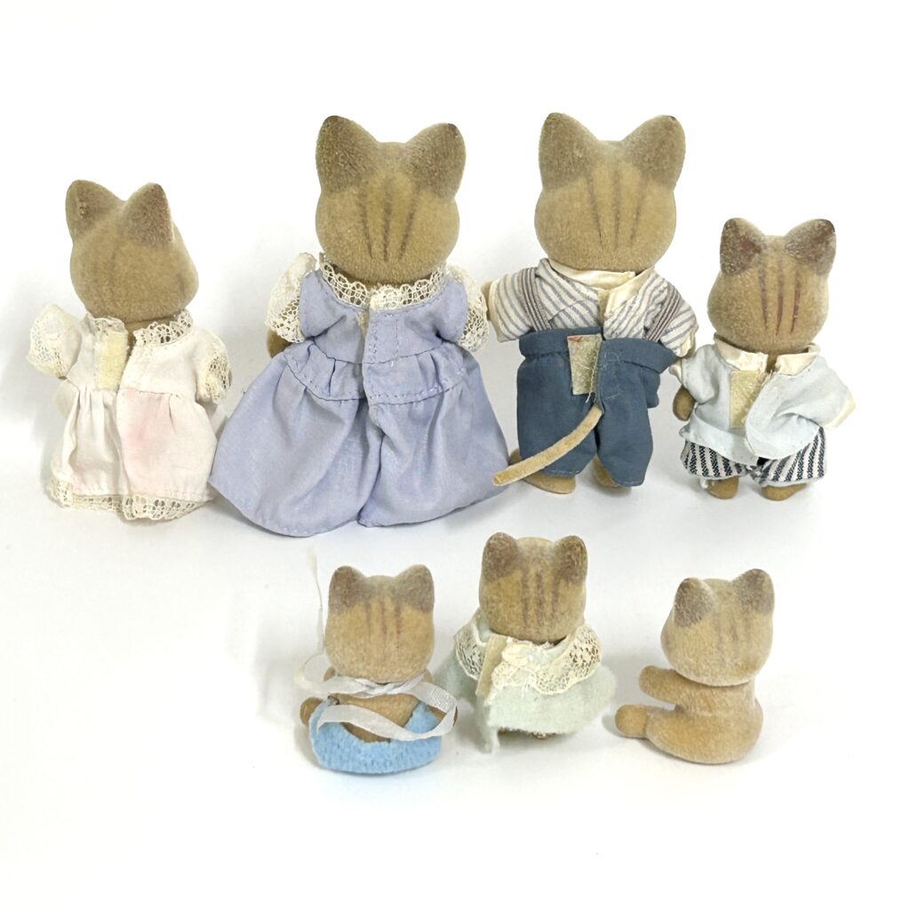 [used] Vintage Urban Life Ivory Cat Family Sylvanian Families Calico Critters