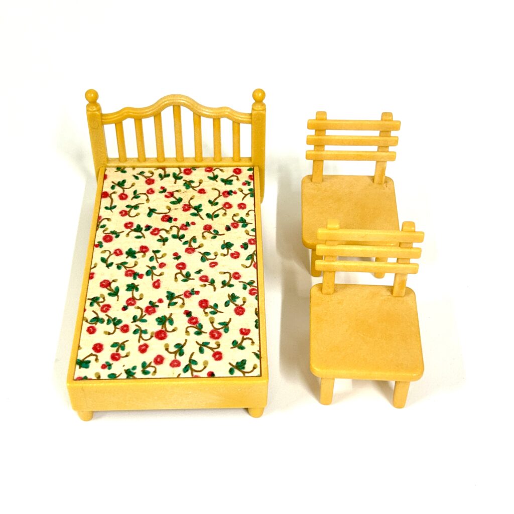 [used] Bed and Chairs Set Sylvanian Families Calico Critters