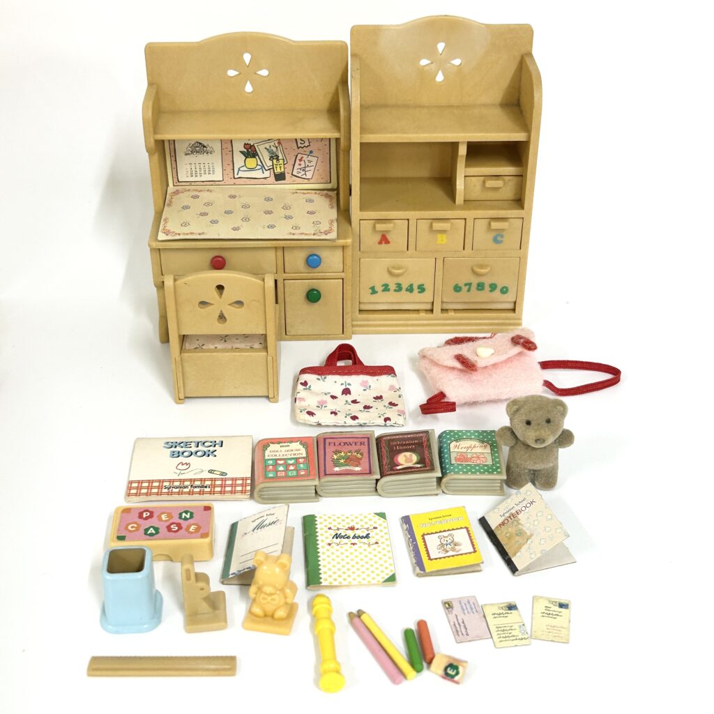 [used] Child's Desk and Rack Set Sylvanian Families Calico Critters