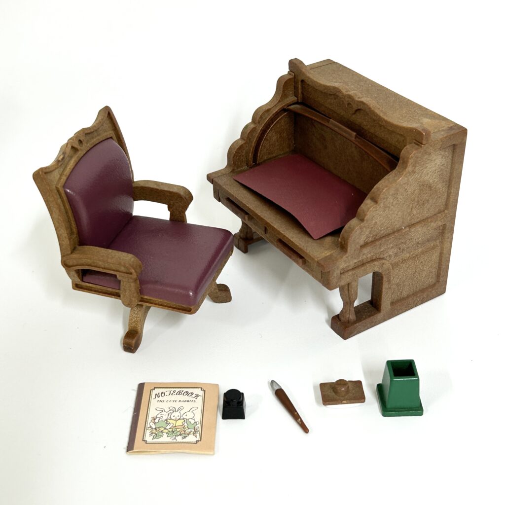 [used] Vintage Urban Life Writing Desk 1988 A-19 Sylvanian Families Calico Critters