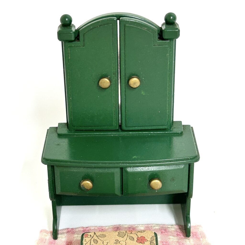 [used] Vintage Green Dresser Set 1995 KA-69 Sylvanian Families Calico Critters