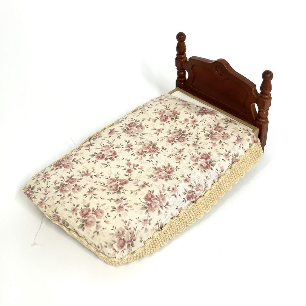 [used] Vintage Urban Life Sweet Bed Set 1987 A-06-550 Sylvanian Families Calico Critters