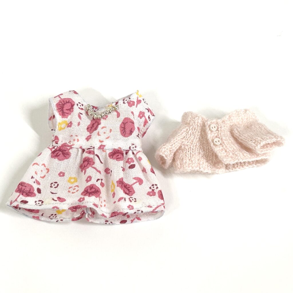 Robe rose une pièce et cardigan rose fait main