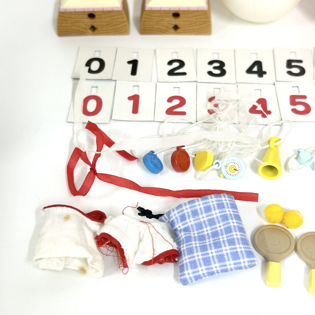 [مستعمل] طقم يوم الرياضة المدرسي الكلاسيكي 1998 S-08 من Sylvanian Families Calico Critters