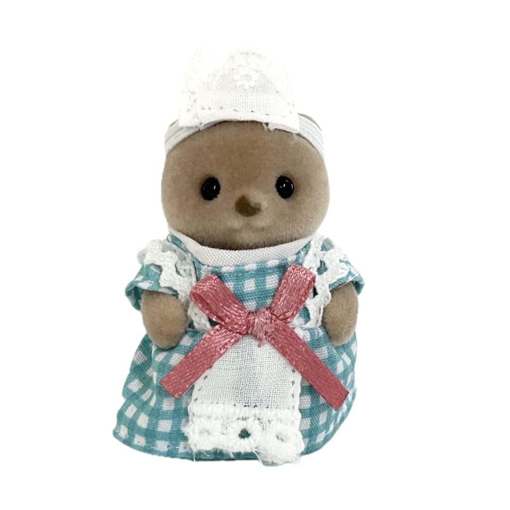 Forest Kitchen Baby Sea Otter Waitress 2026 Sylvanian Families Calico Critters
