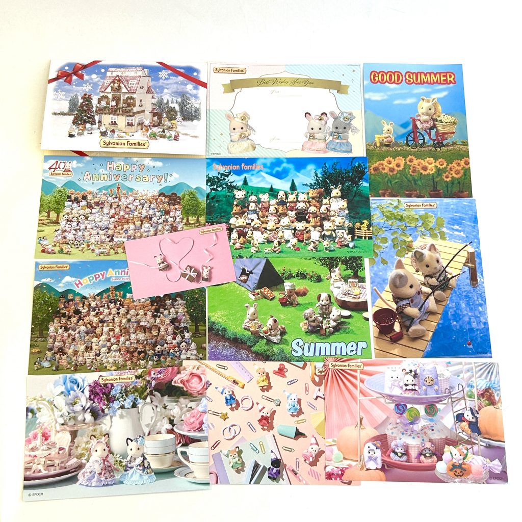 Ensemble de cartes postales A Sylvanian Families Calico Critters