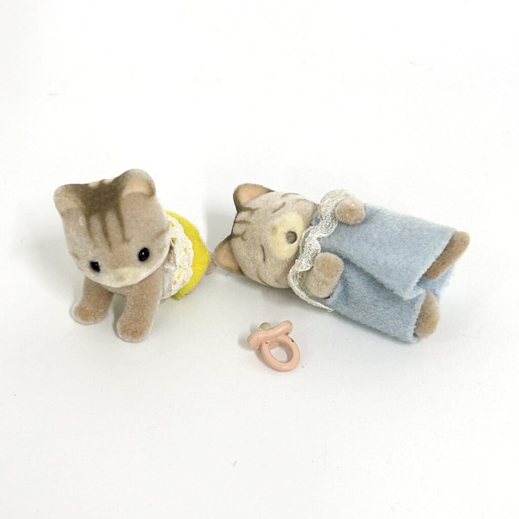 [used] Sleeping Baby Striped Cats Sylvanian Families Calico Critters