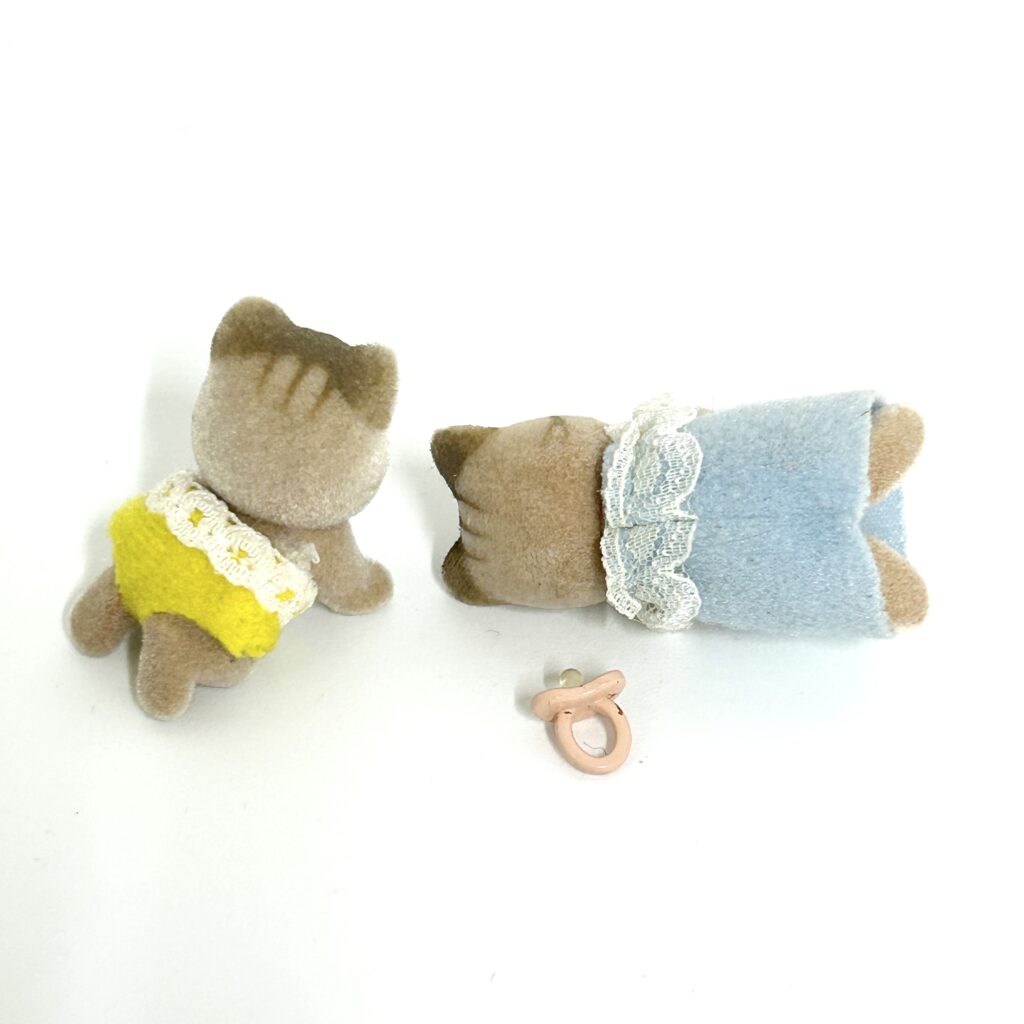 [used] Sleeping Baby Striped Cats Sylvanian Families Calico Critters