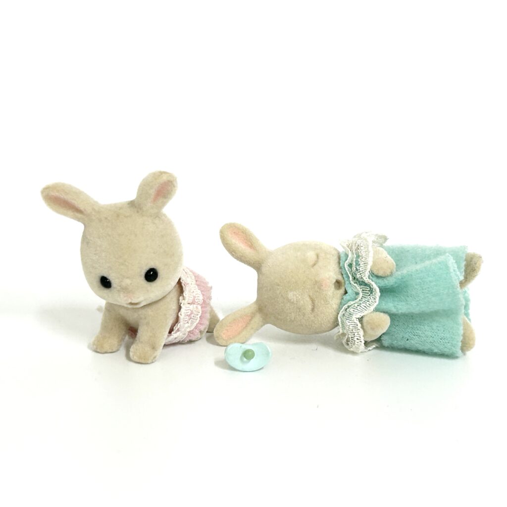 [used] Sleeping Baby Milk Rabbits Sylvanian Families Calico Critters
