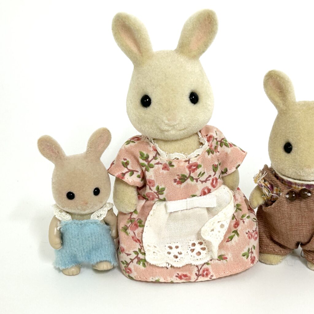 [used] Milk Rabbit Family Sylvanian Families Calico Critters