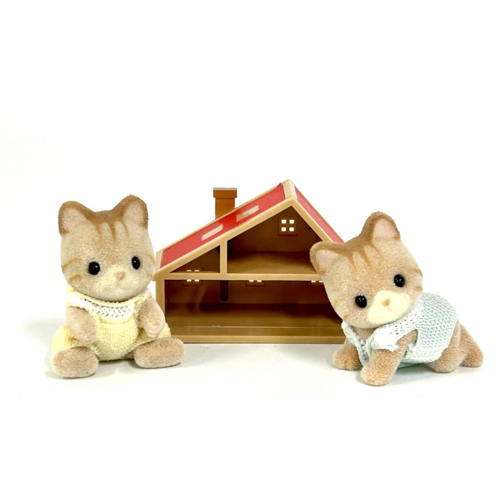 [used] Striped Cat Baby Twins and Toy House Sylvanian Families Calico Critters