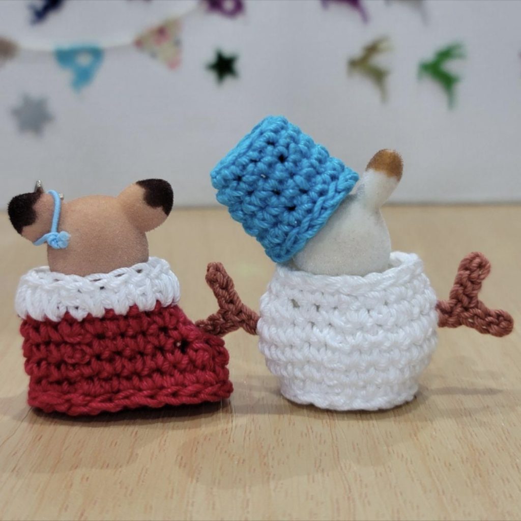 BOTAS DE PAPÁ NOEL DE PUNTO MUÑECO DE NIEVE PARA BEBÉS Calico Clitters Sylvanian Families