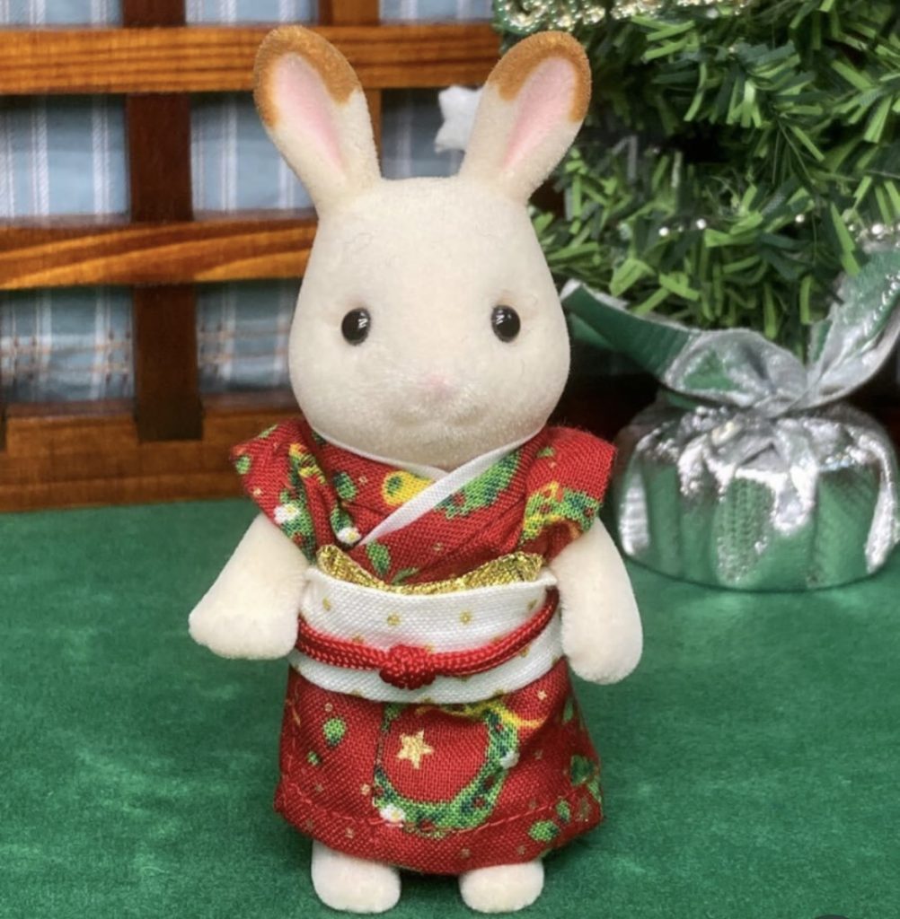 KIMONO CON PATRÓN NAVIDEÑO ROJO PARA HERMANAS Calico Clitters Sylvanian Families
