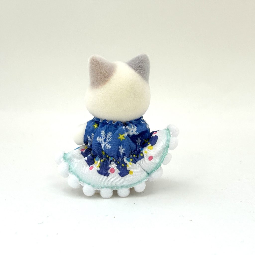Robe de Noël pour bébé chat Latte Sylvanian Families Calico Critters
