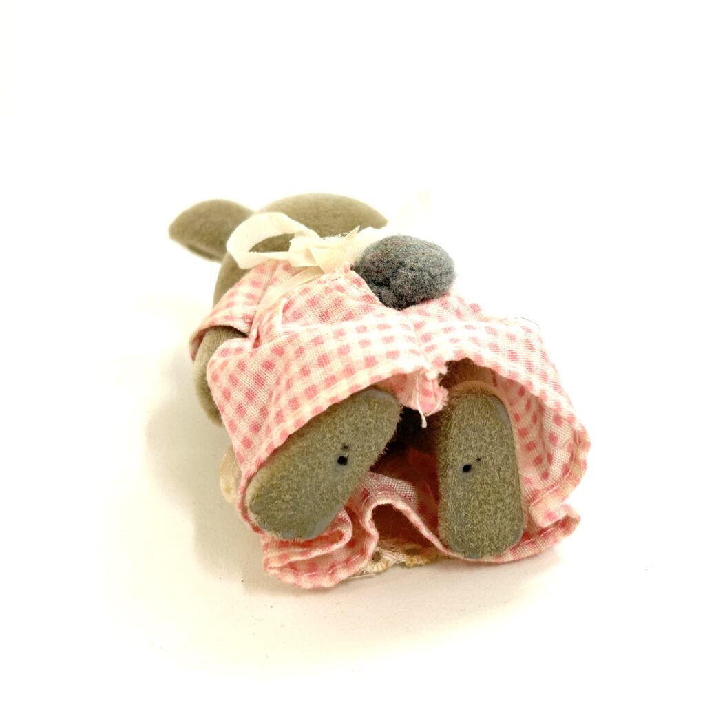 [used] Vintage Grey Rabbit Mother Sylvanian Families Calico Critters