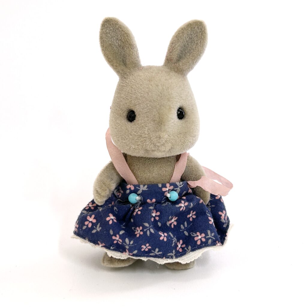 [used] Vintage Grey Rabbit Girl Sylvanian Families Calico Critters