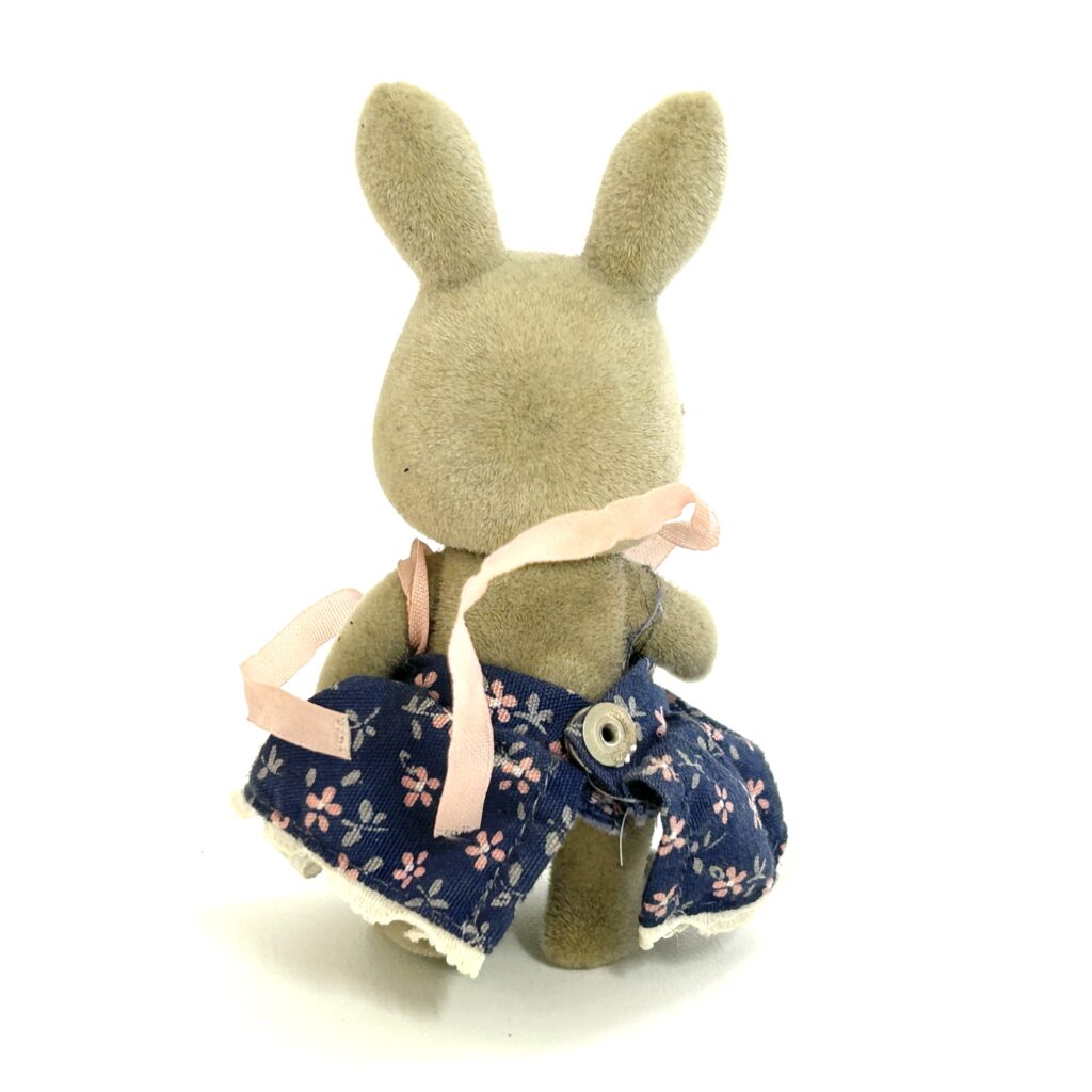 [used] Vintage Grey Rabbit Girl Sylvanian Families Calico Critters