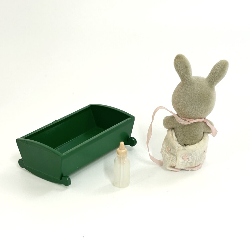 [used] Vintage Grey Rabbit Baby Sylvanian Families Calico Critters