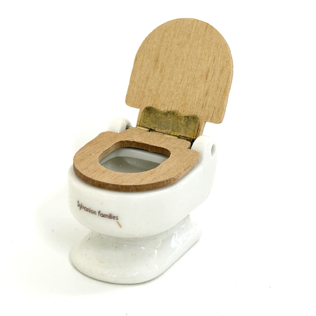 [used] Vintage Ceramic Toilet 1986 KA-35-600 Sylvanian Families Calico Critters