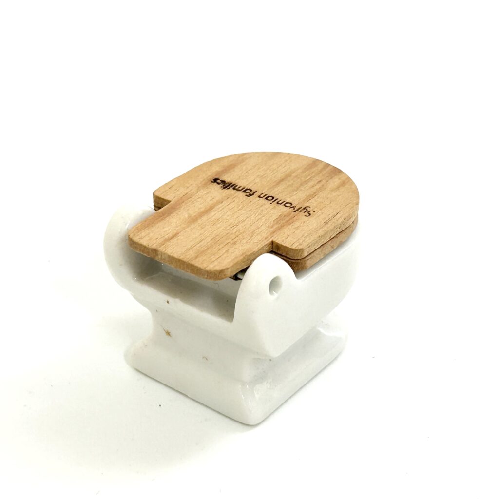 [used] Vintage Ceramic Toilet 1986 KA-35-600 Sylvanian Families Calico Critters