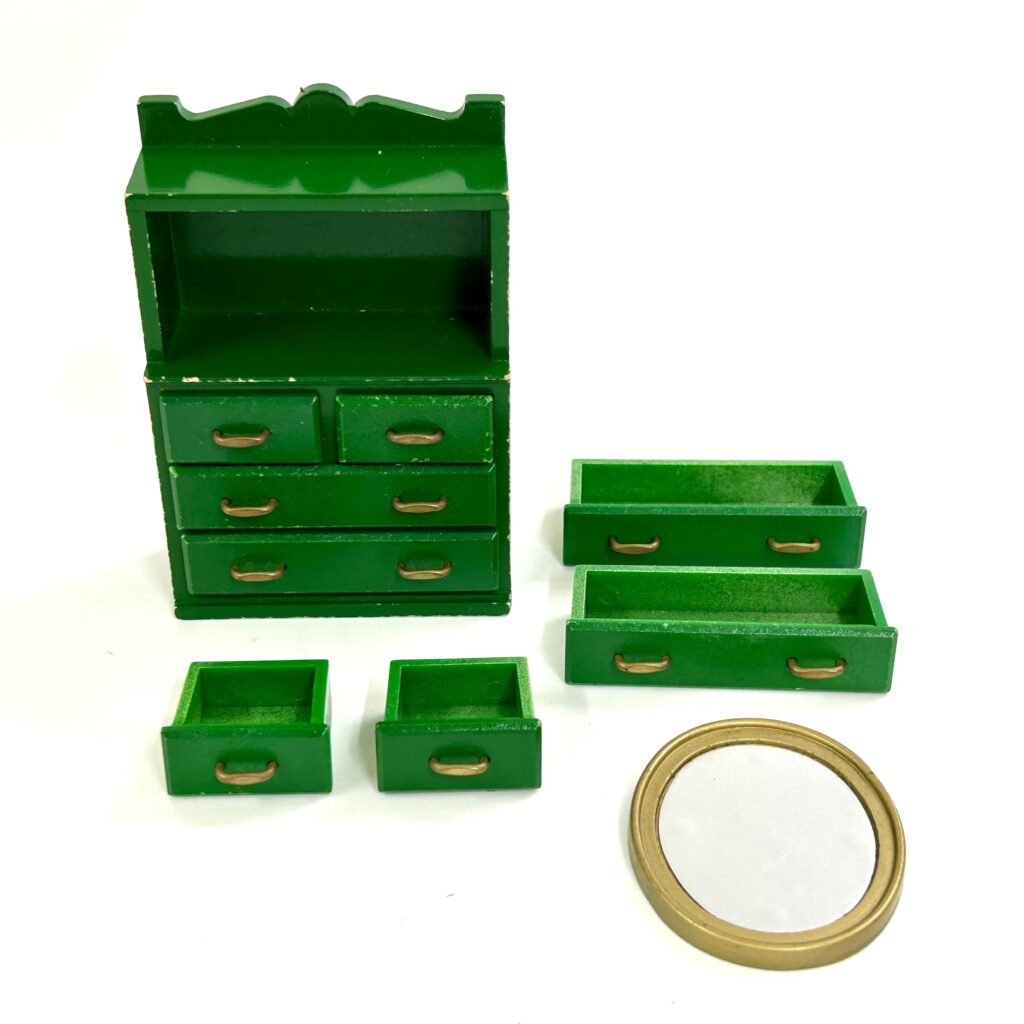 [used] Vintage Green Shelf and Mirror Sylvanian Families Calico Critters