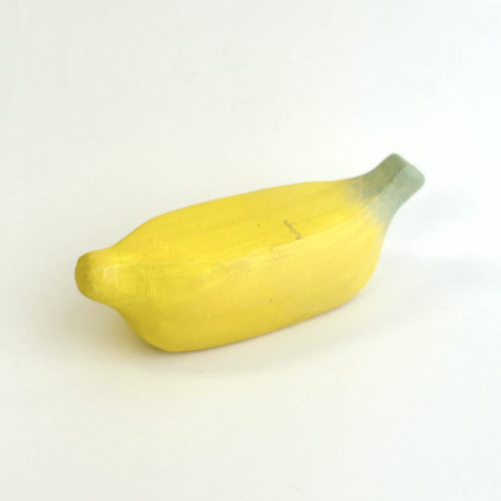 Banc miniature en résine banane naturel pour cuisine