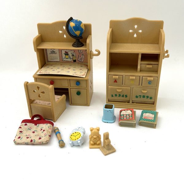 [Used] CHILD DESK AND RACK SET Epoch Sylvanian Families