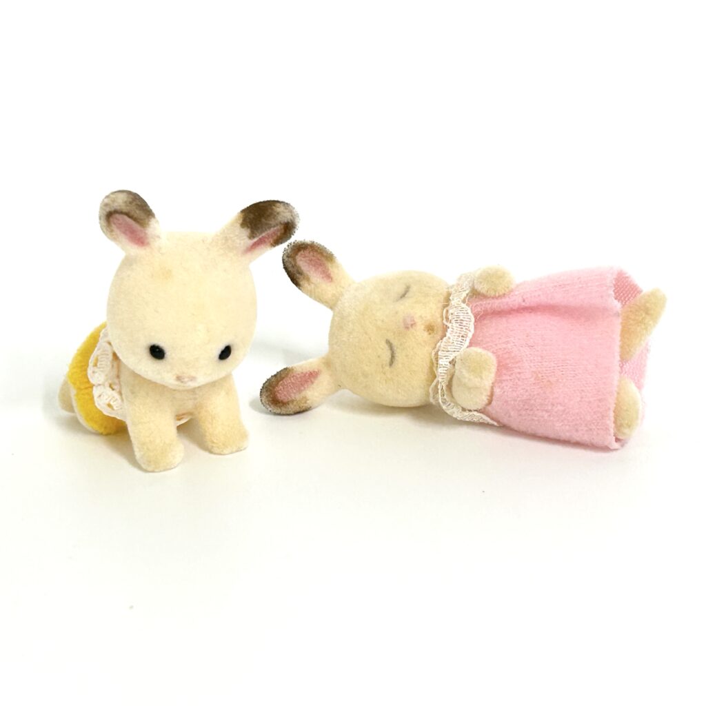 [used] Sleeping Chocolate Rabbit Babies Sylvanian Families Calico Critters
