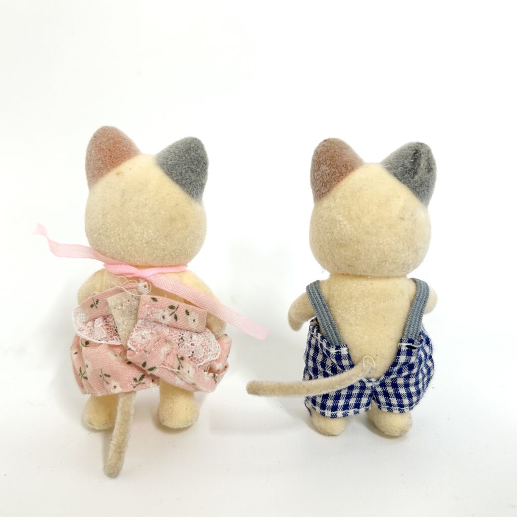 [used] Whiskers Spotted Cat Girl and Boy Sylvanian Families Calico Critters