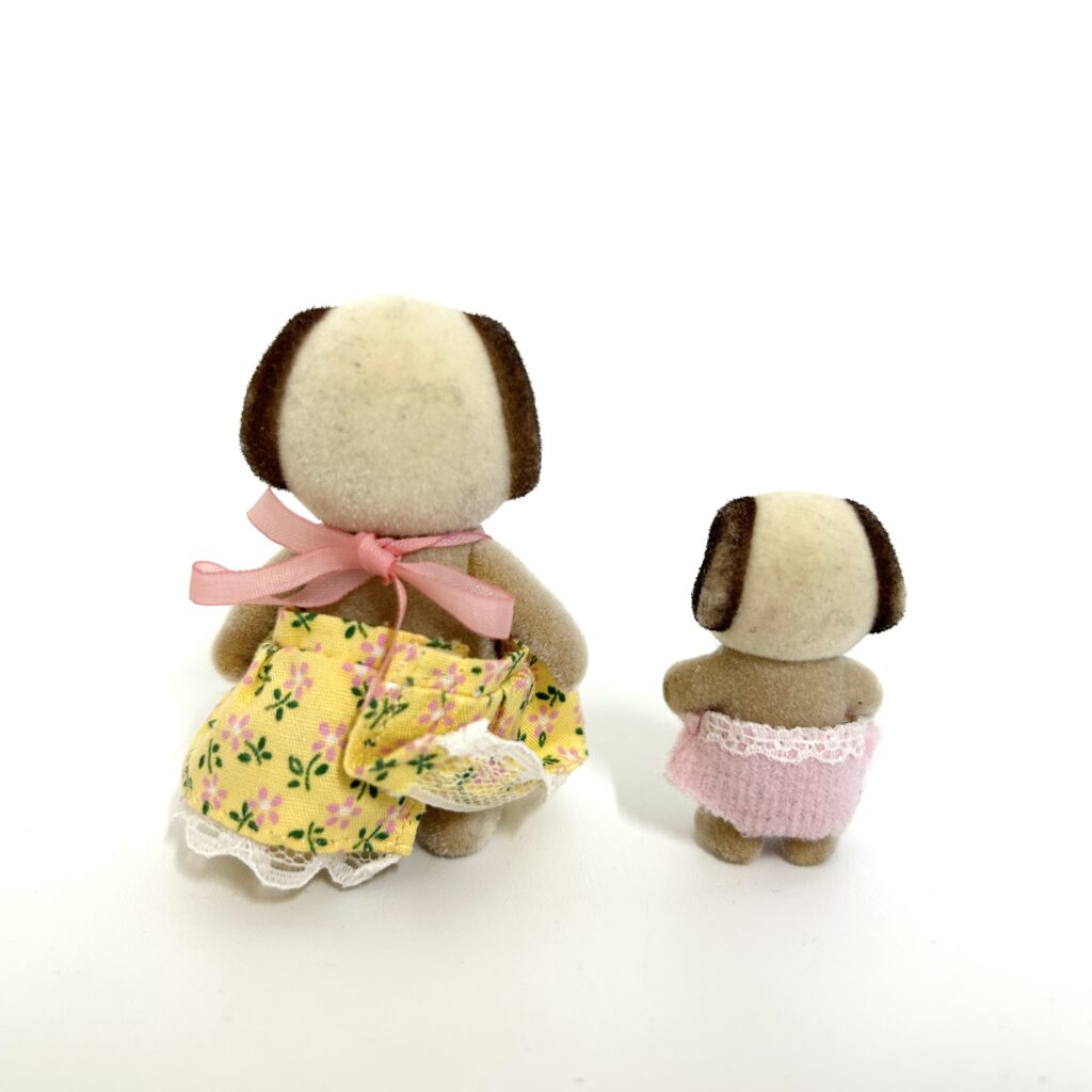 [used] Beagle Girl and Baby  Sylvanian Families Calico Critters