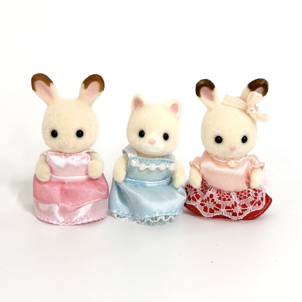 [used] Dressed-Up Babies Silk Cat Chocolate Rabbit Sylvanian Families Calico Critters