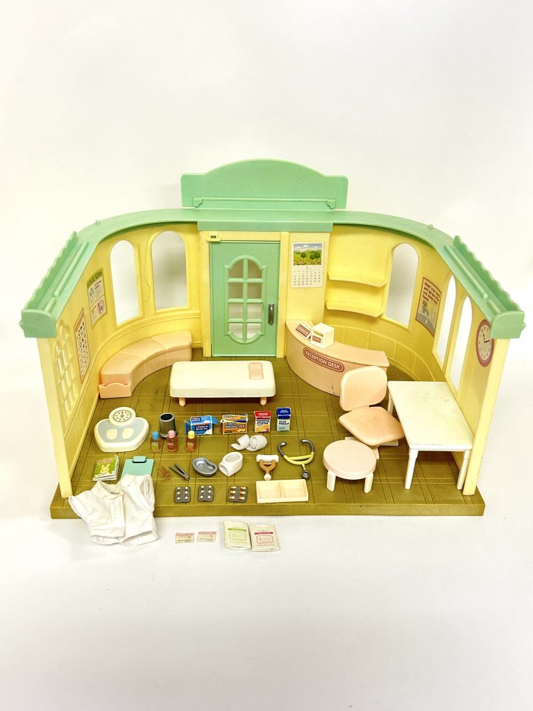 [Used] COUNTRY CLINIC H-12 Japan Sylvanian Families