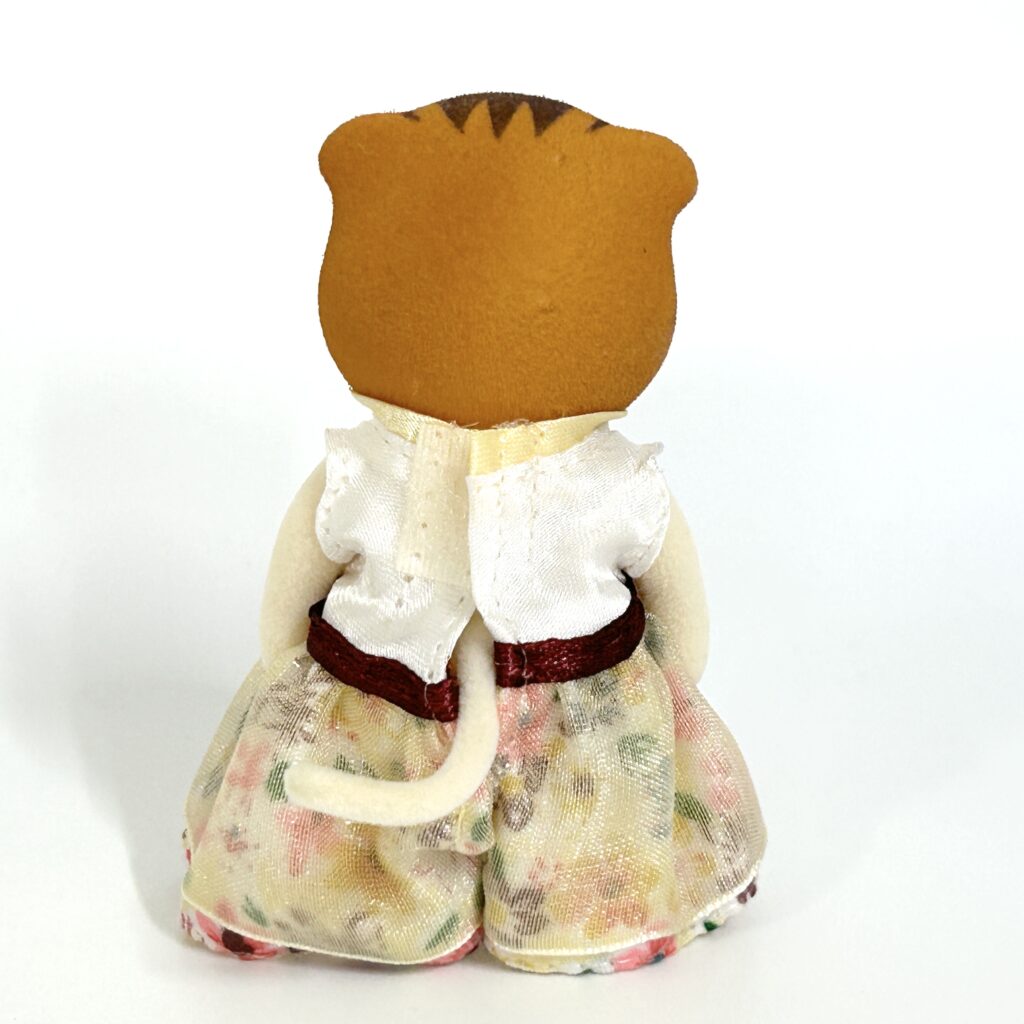 [used] Town Series Maple Cat Older Sister Sylvanian Families Calico Critters