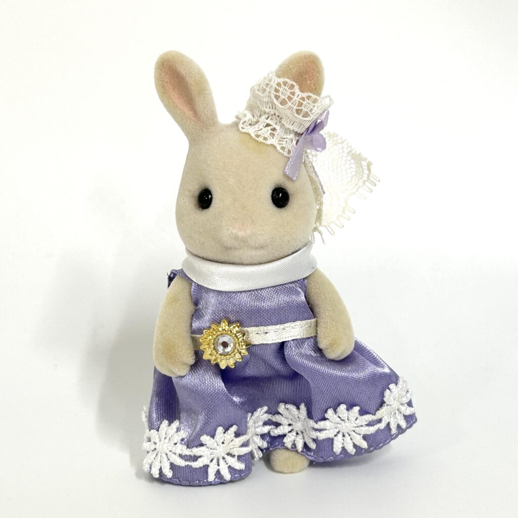 [used] Town Series Milk Rabbit Older Sister Sylvanian Families Calico Critters