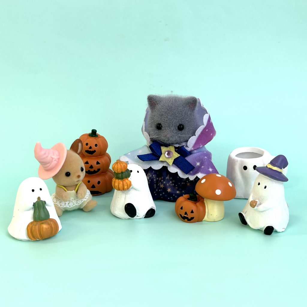 Resin Ornament Ghost About to Drop a Pumpkin Halloween Natural Kitchen