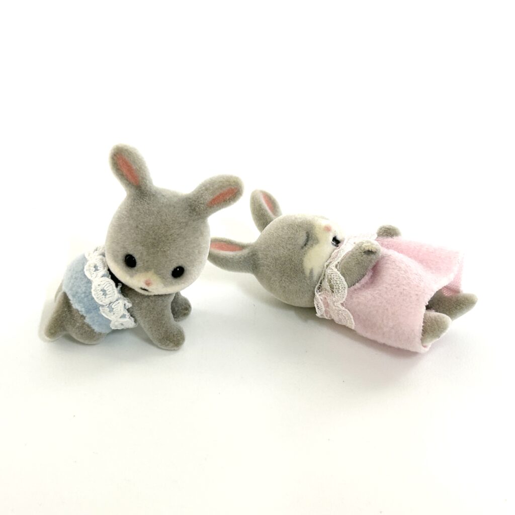 [used] Cottontail Rabbit Baby Twins Sleeping U-39 Sylvanian Families Calico Critters