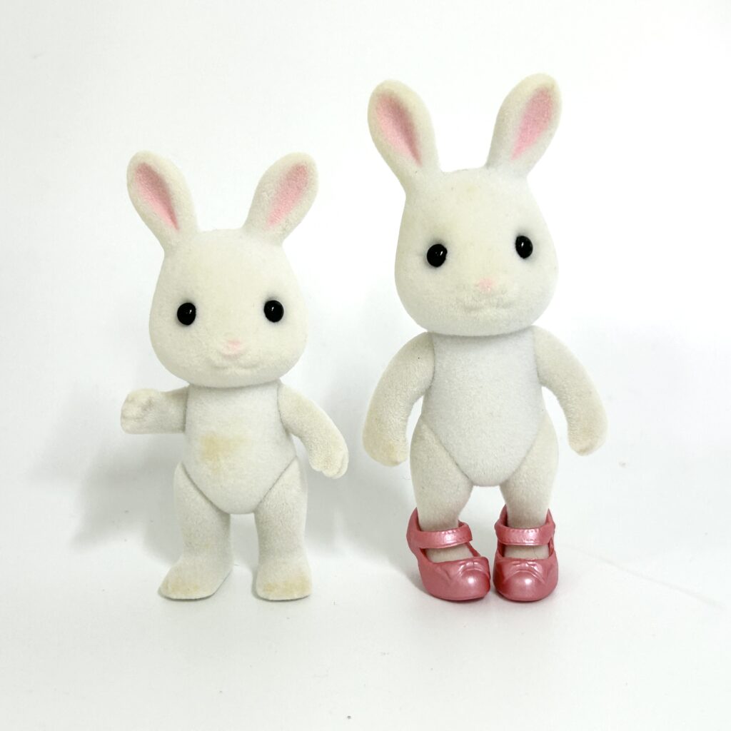 [used] White Rabbit Girl and Older Sister Sylvanian Families Calico Critters