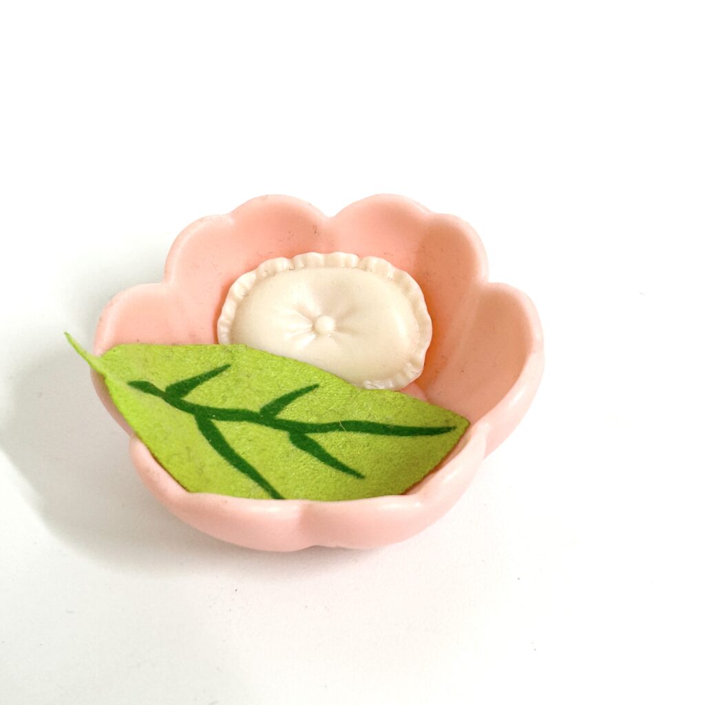 [used] Secret Forest Series Pink Flower Bed Familymart 2023 Sylvanian Families Calico Critters