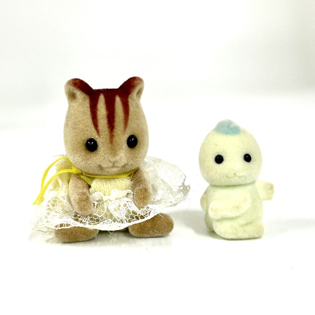 [used] Vintage Misty Forest Shell Bath Squirrel 1998 F-17 Sylvanian Families Calico Critters