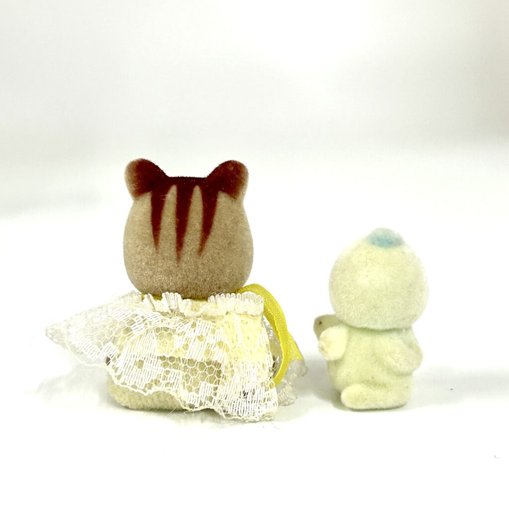 [used] Vintage Misty Forest Shell Bath Squirrel 1998 F-17 Sylvanian Families Calico Critters